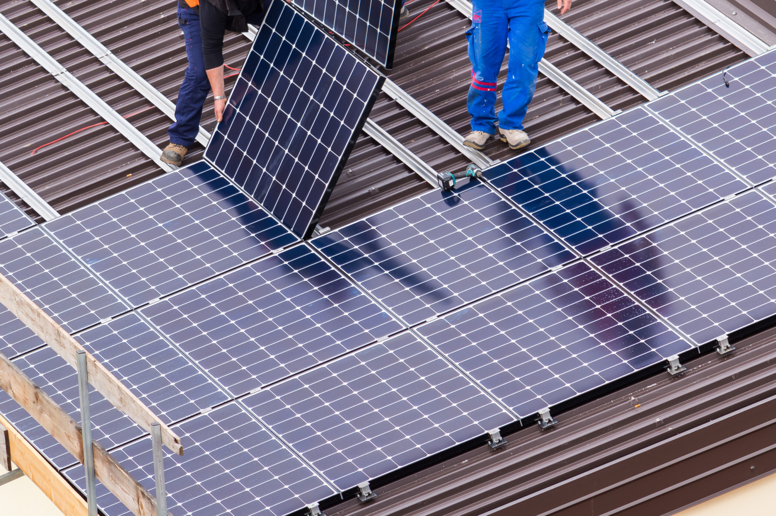 Los Angeles solar roof installation